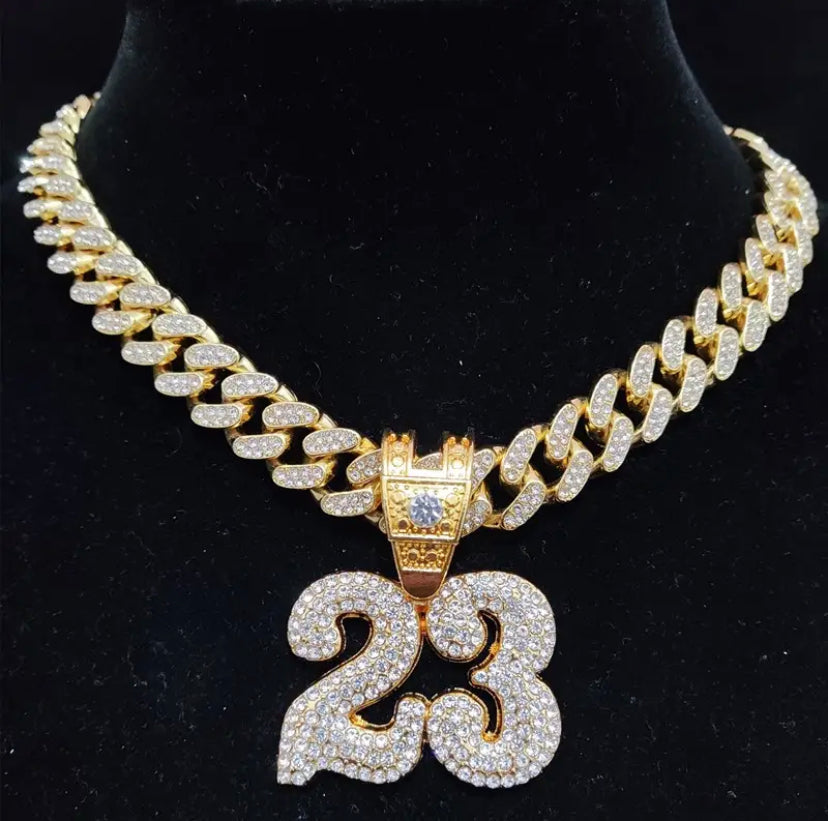 ¡Collar ICE salvaje de 23!