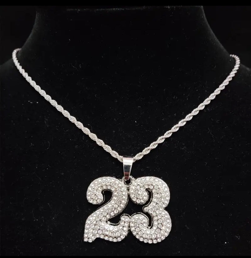 ¡Collar ICE salvaje de 23!