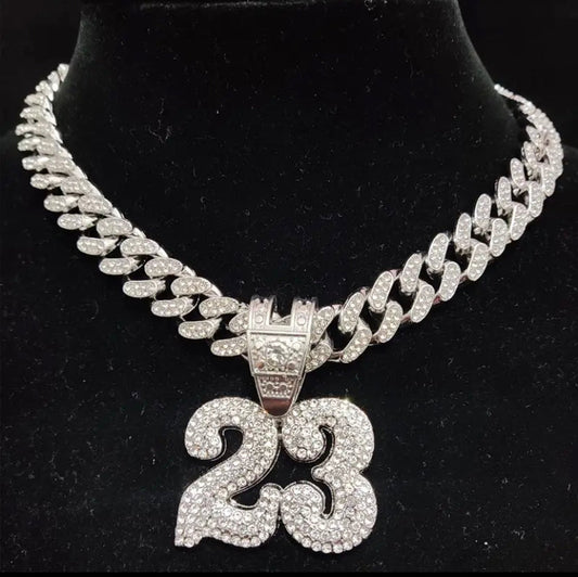¡Collar ICE salvaje de 23!